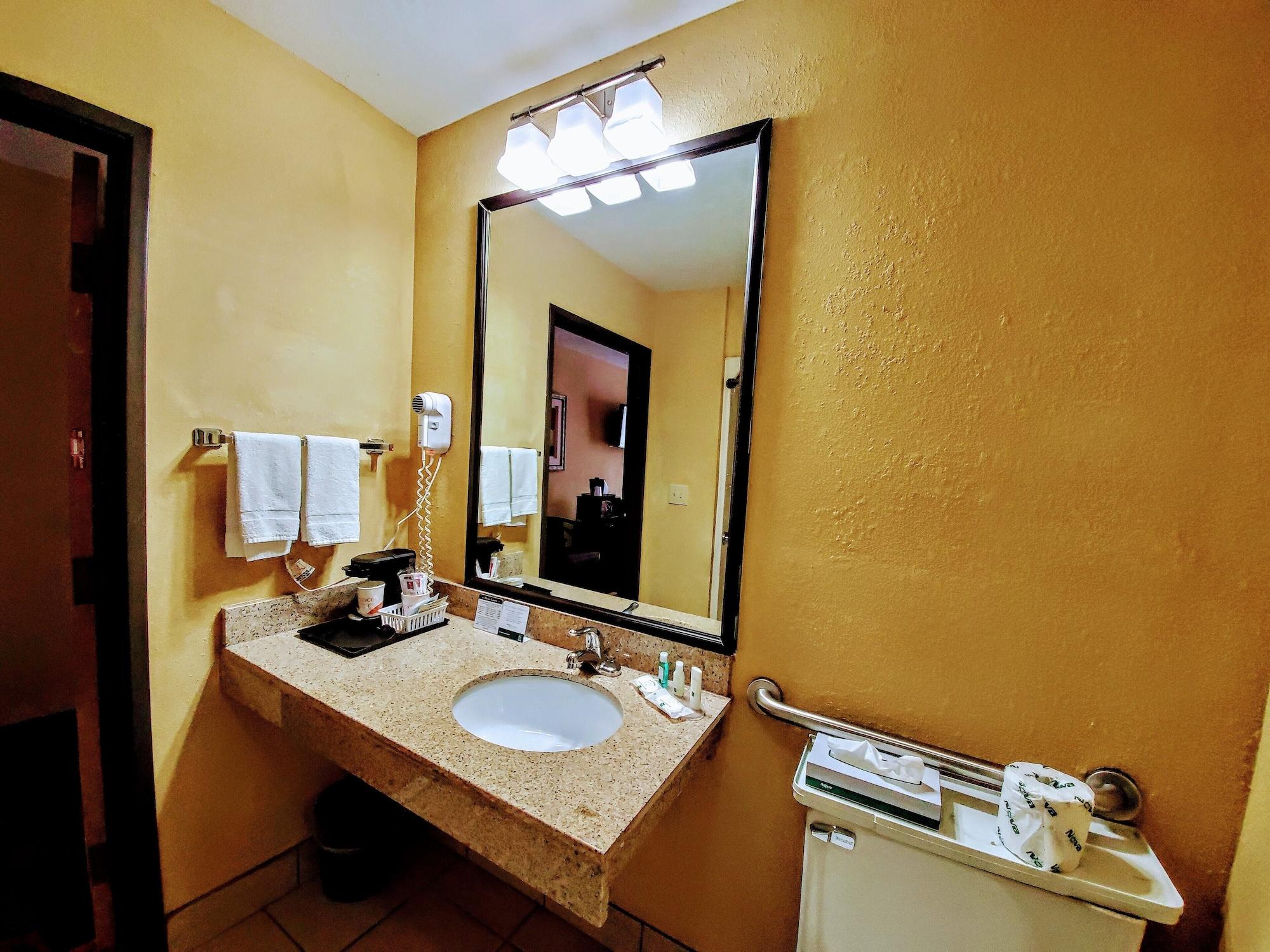 Quality Inn Brunswick Cleveland South Экстерьер фото