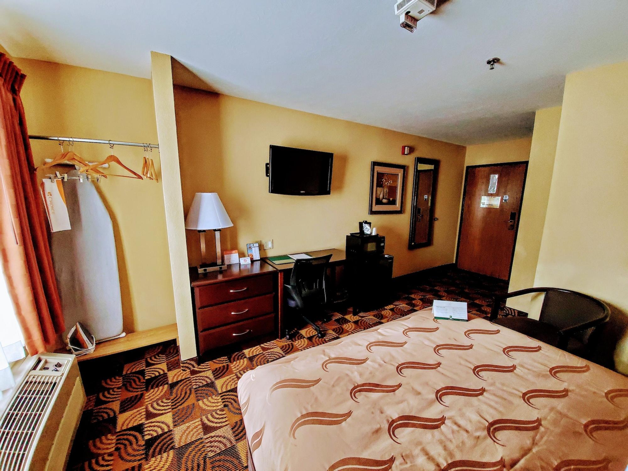 Quality Inn Brunswick Cleveland South Экстерьер фото