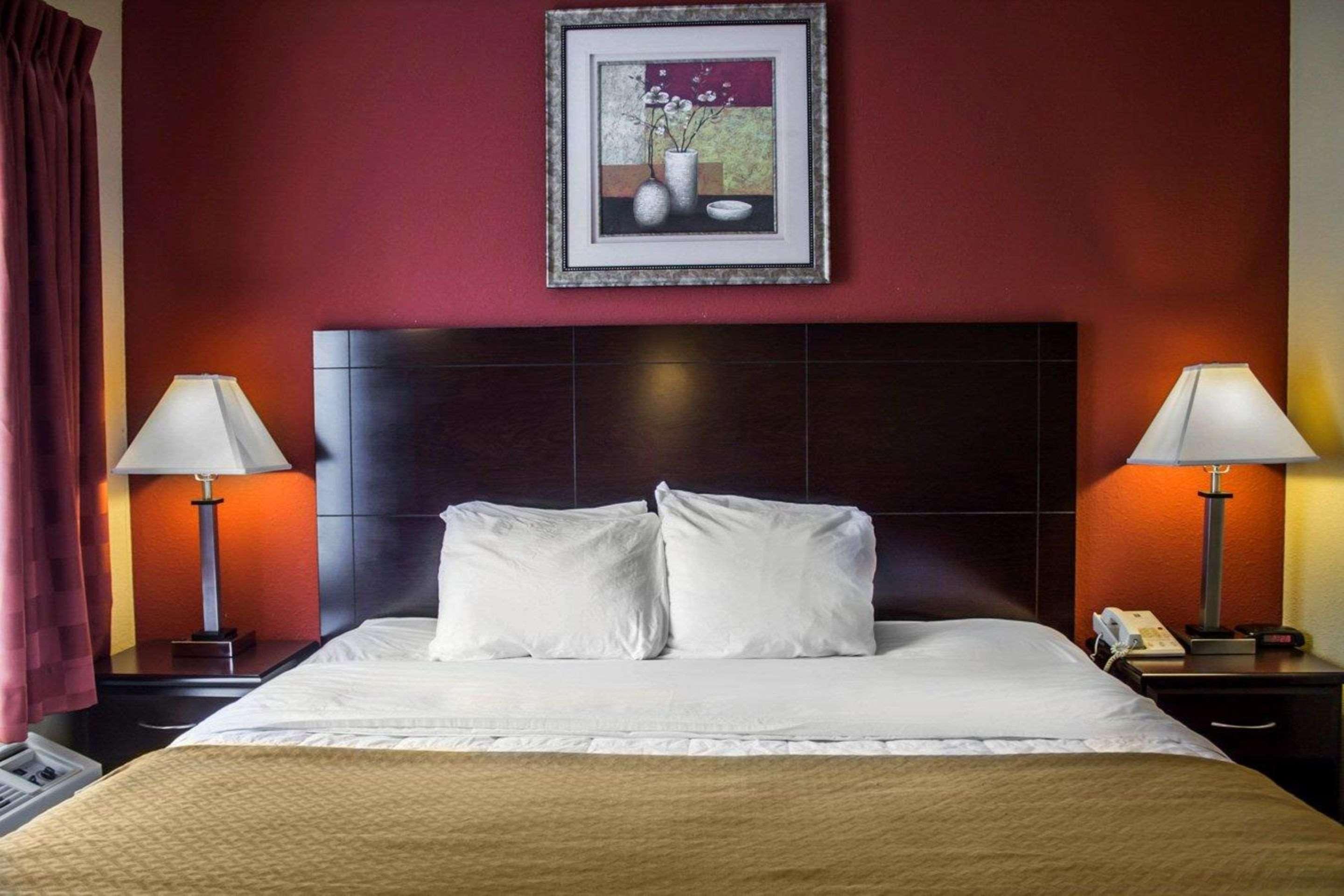 Quality Inn Brunswick Cleveland South Экстерьер фото