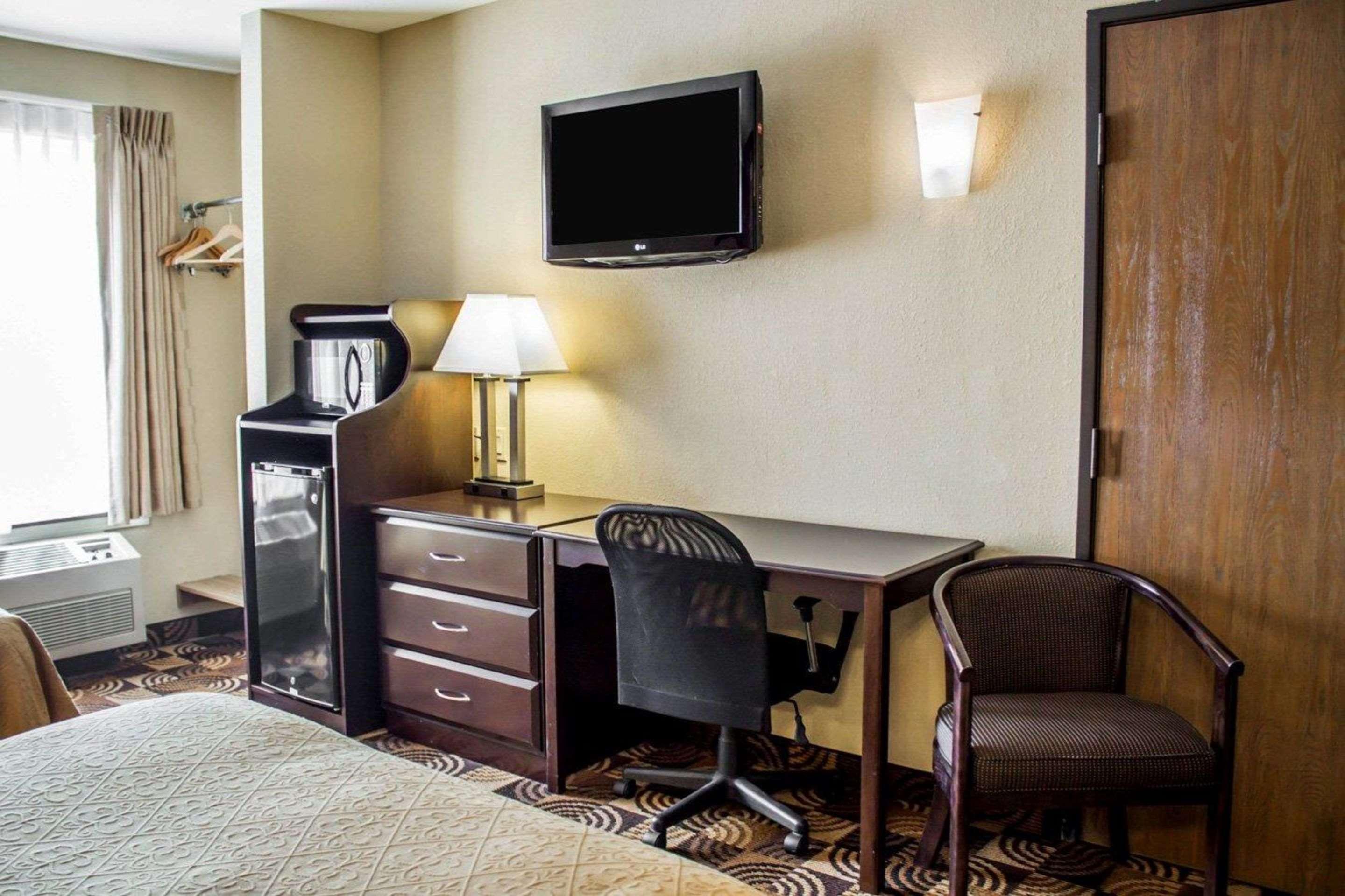 Quality Inn Brunswick Cleveland South Экстерьер фото