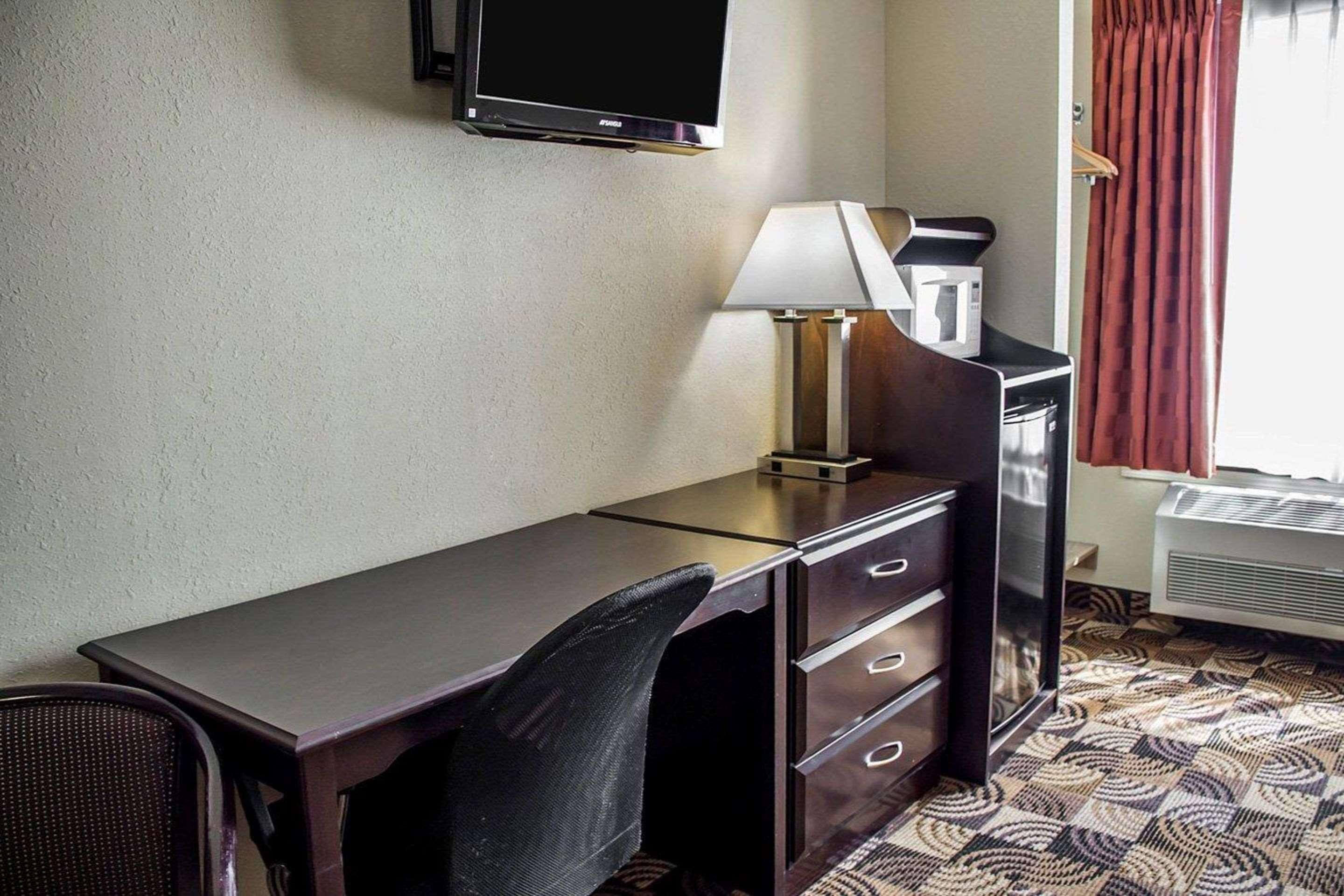 Quality Inn Brunswick Cleveland South Экстерьер фото