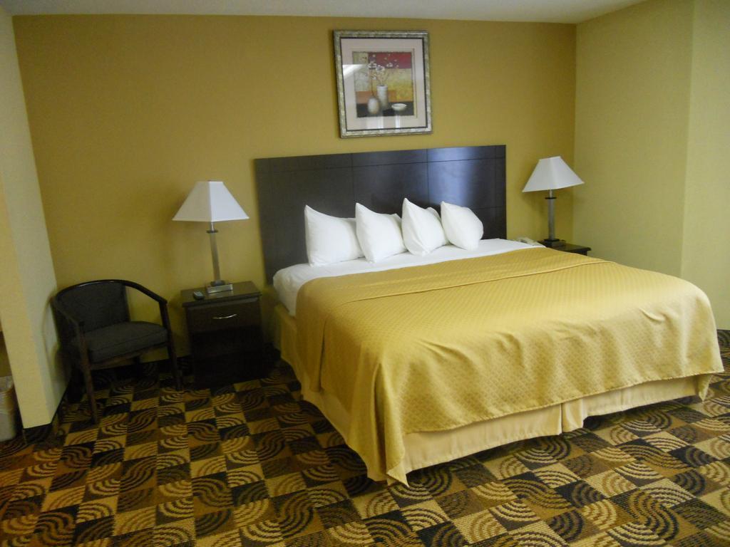 Quality Inn Brunswick Cleveland South Экстерьер фото