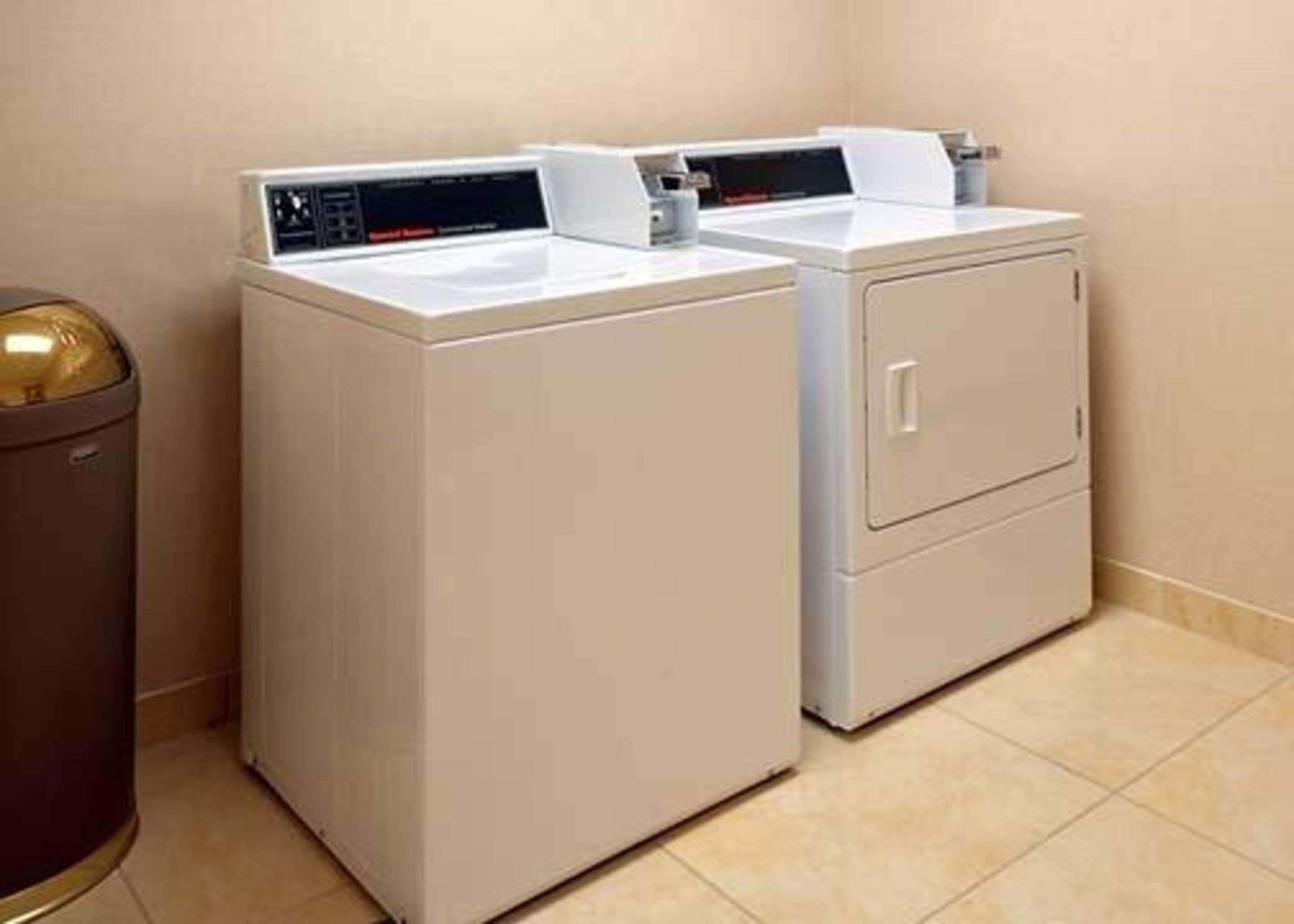 Quality Inn Brunswick Cleveland South Экстерьер фото