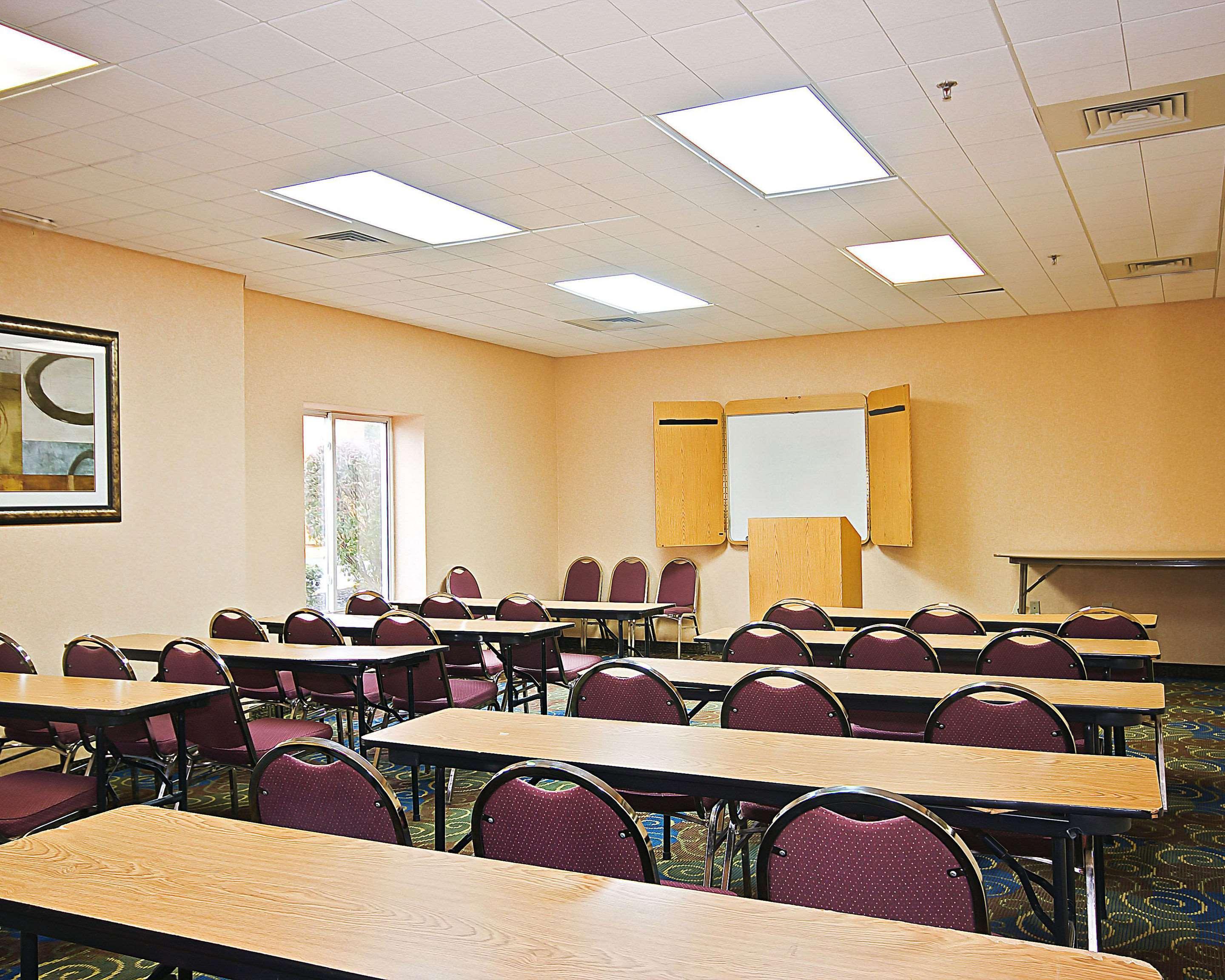Quality Inn Brunswick Cleveland South Экстерьер фото