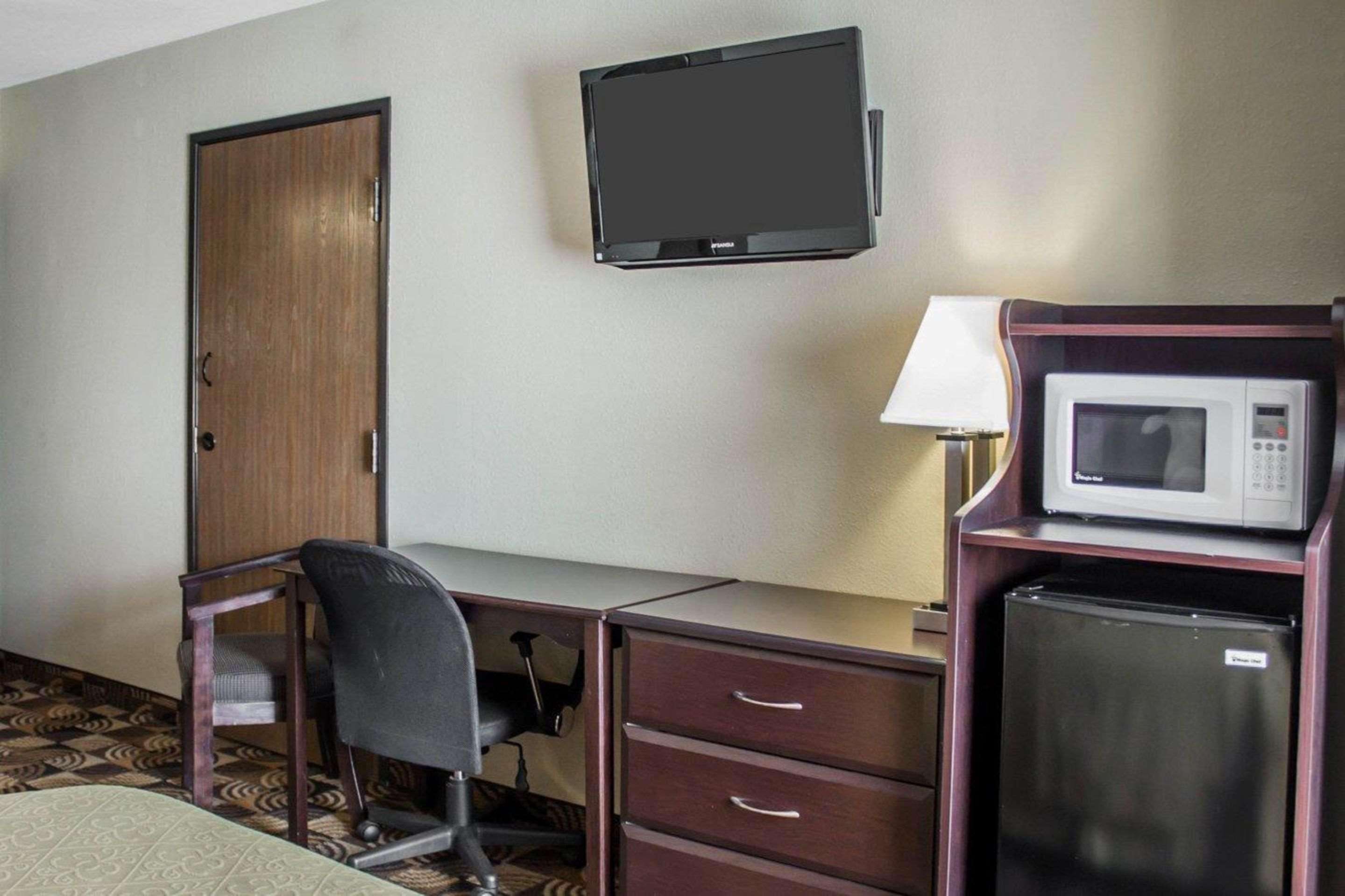Quality Inn Brunswick Cleveland South Экстерьер фото
