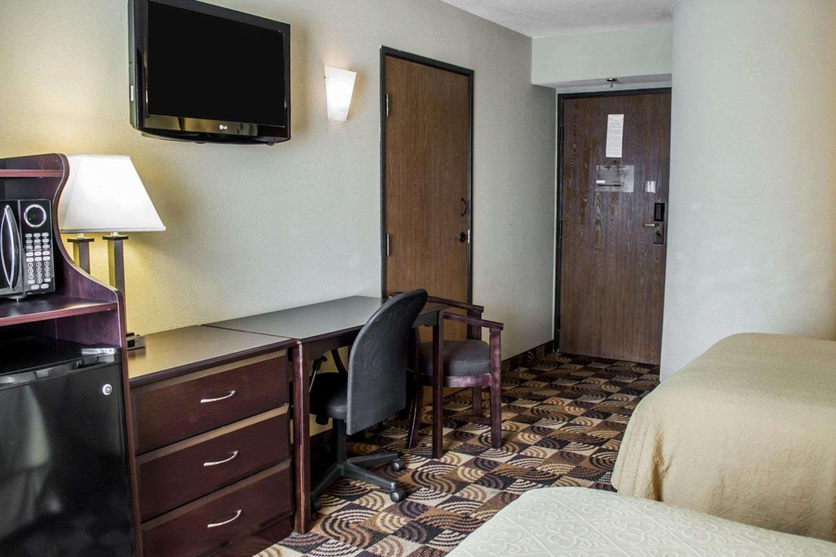 Quality Inn Brunswick Cleveland South Экстерьер фото