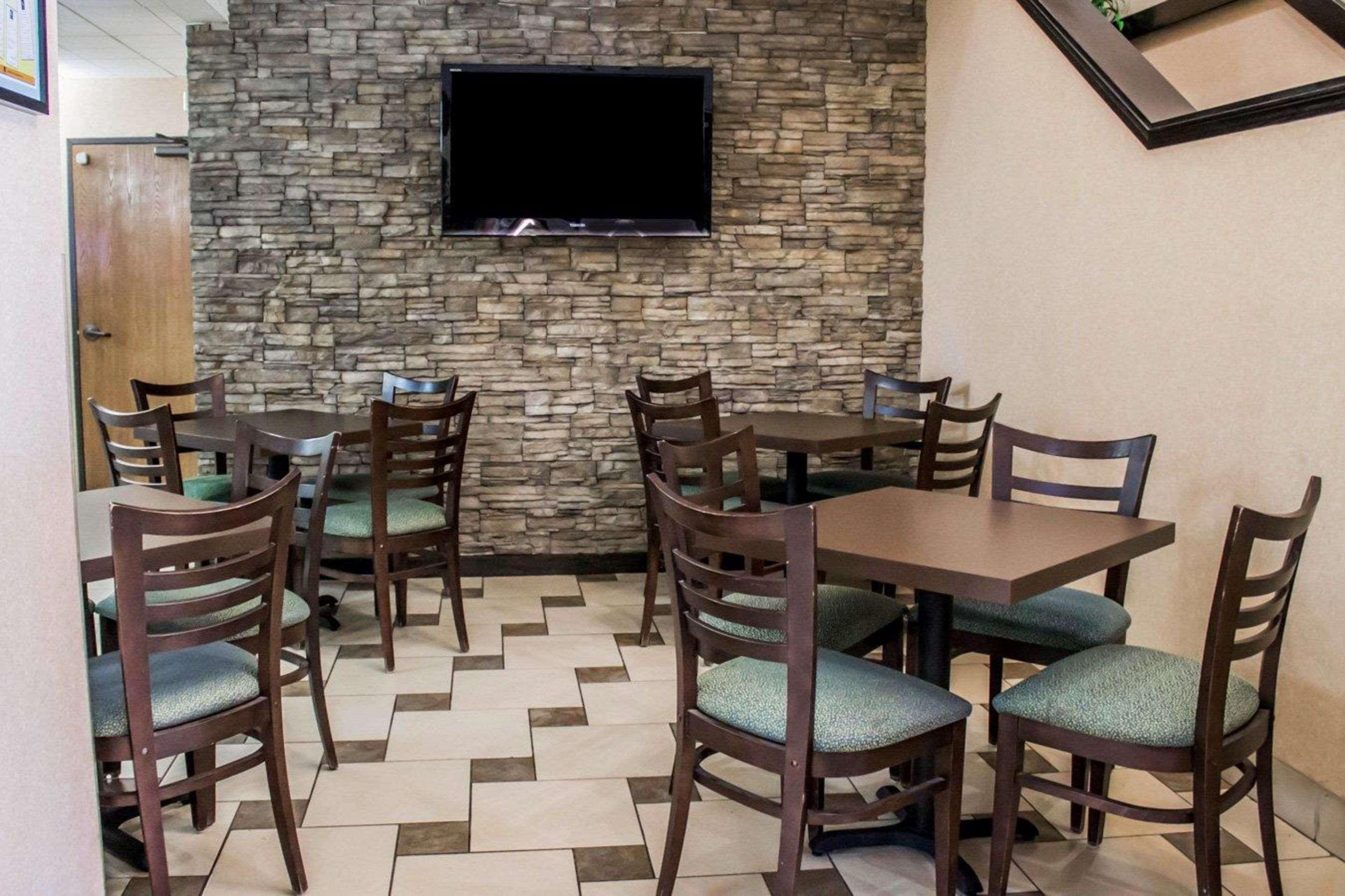 Quality Inn Brunswick Cleveland South Экстерьер фото