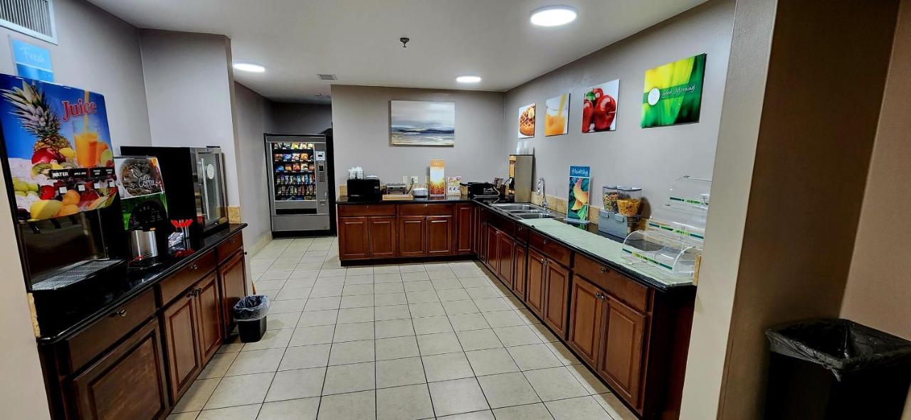 Quality Inn Brunswick Cleveland South Экстерьер фото
