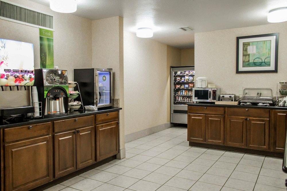 Quality Inn Brunswick Cleveland South Экстерьер фото