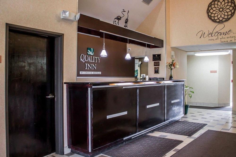 Quality Inn Brunswick Cleveland South Экстерьер фото