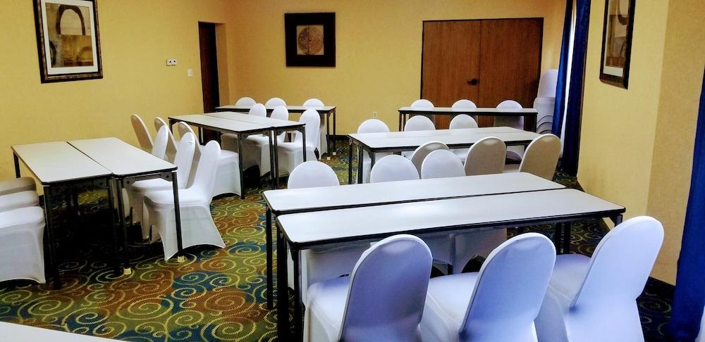 Quality Inn Brunswick Cleveland South Экстерьер фото