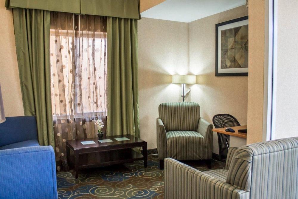 Quality Inn Brunswick Cleveland South Экстерьер фото